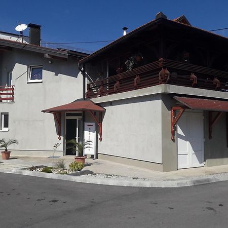 Guesthouse Kod Mosta Карловац Екстериор снимка