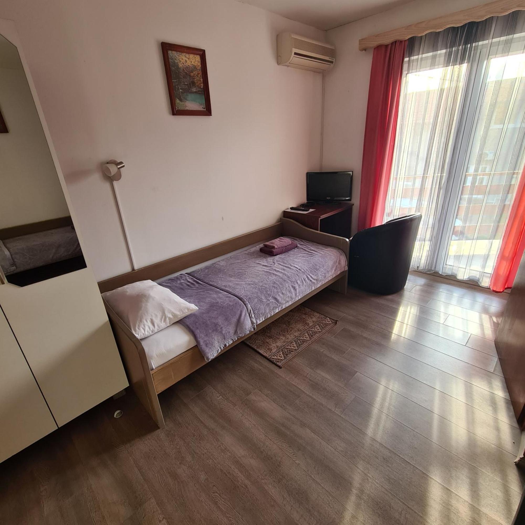 Guesthouse Kod Mosta Карловац Екстериор снимка