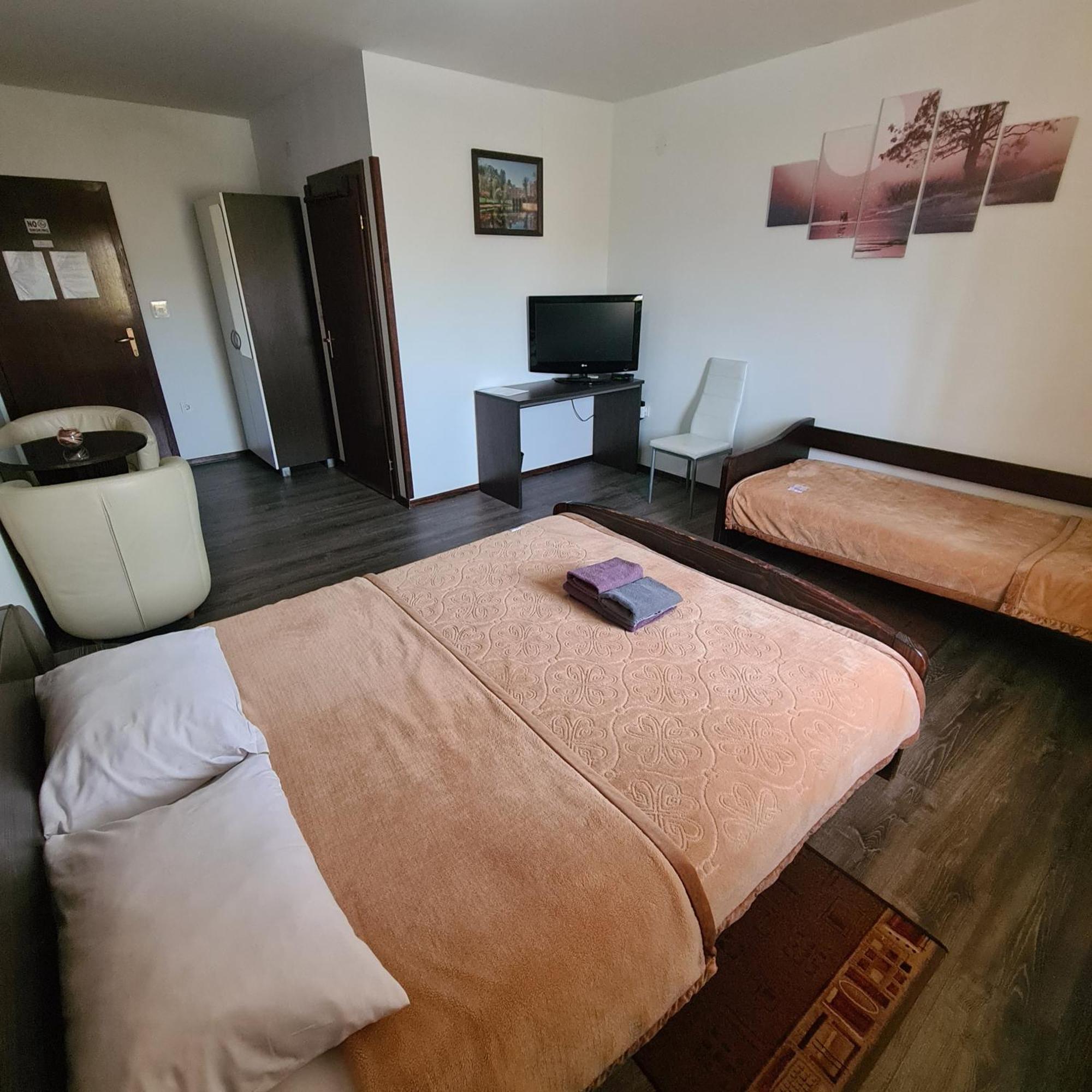 Guesthouse Kod Mosta Карловац Екстериор снимка