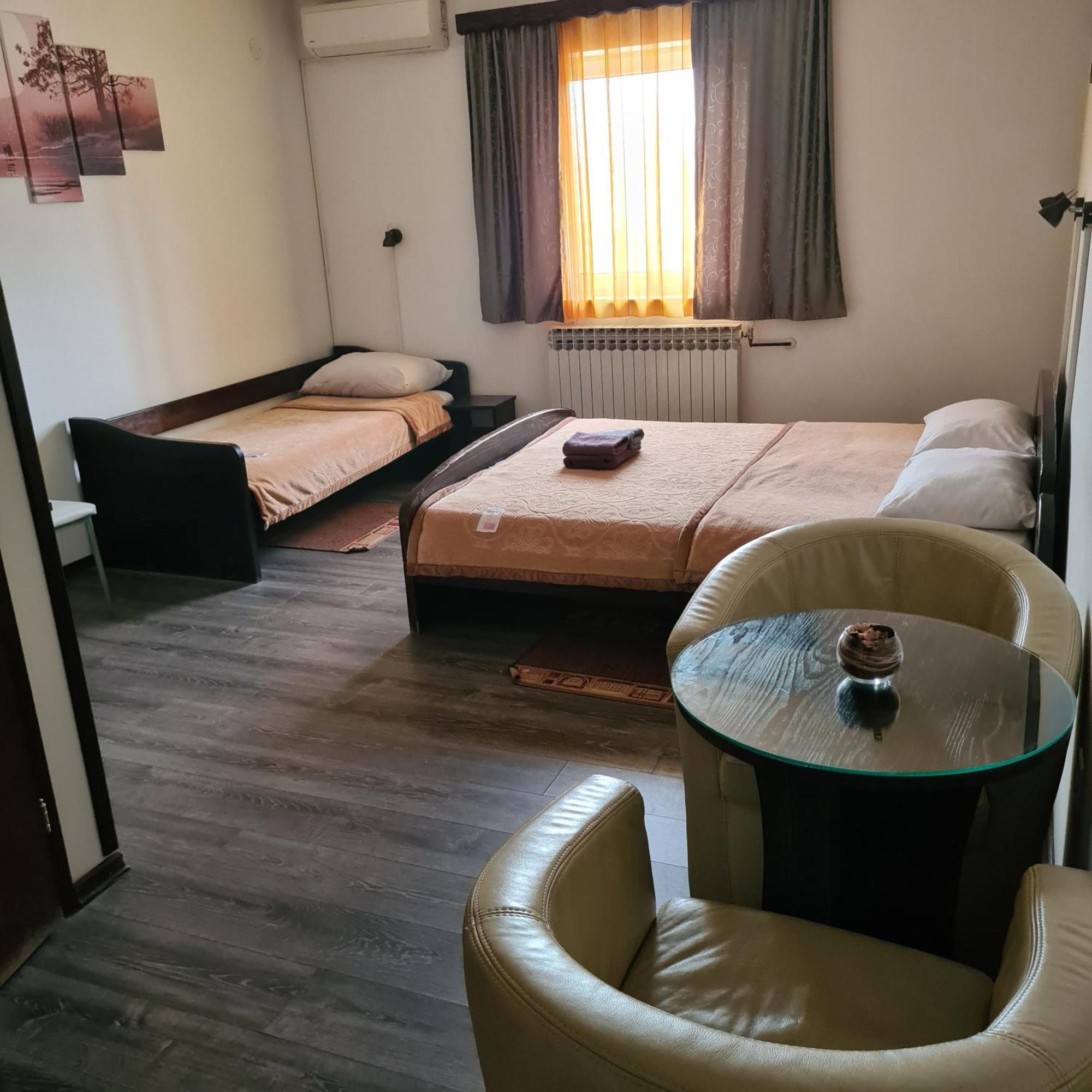 Guesthouse Kod Mosta Карловац Екстериор снимка